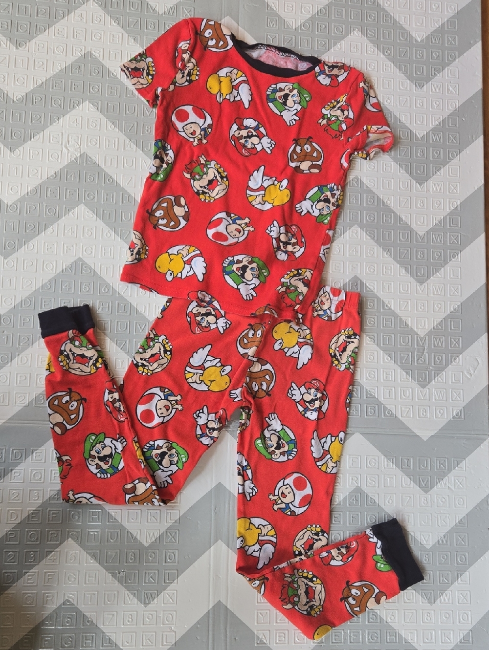 Super Mario Size 8 Comfy Pjs